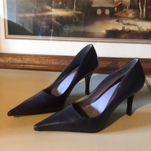 Purple leather heels. Made in Brazil